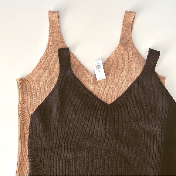 Old Navy V-Neck Rib-Knit Sweater Tank Top (3 available) - Picture 3 of 9